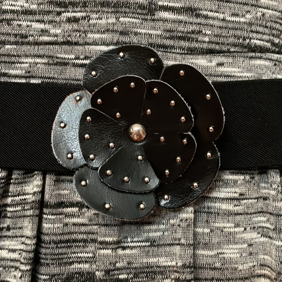 Sequin Hearts Girl’s Ruffled Grey dress with Flower belt - Picture 4 of 9